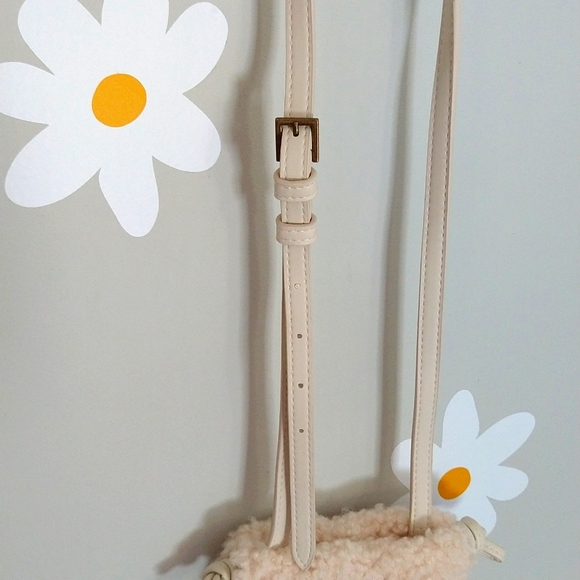 🌻NWOT Universal Thread Fuzzy Large Crossbody Phone Bag - Picture 5 of 10